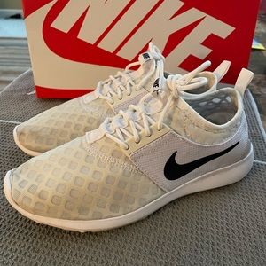 Nike Woman’s Juvenate :: White :: Size 7